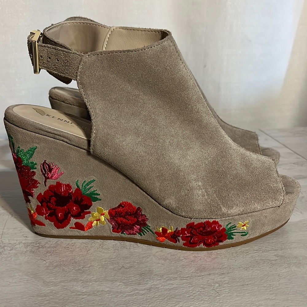 Kenneth Cole embroidery, suede, wedge shoes